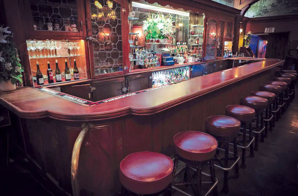 10 Best Dive Bars in Los Angeles [2023 Update]
