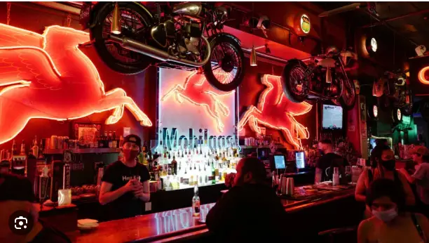 10 Best dive bars Chicago [2023 Update]