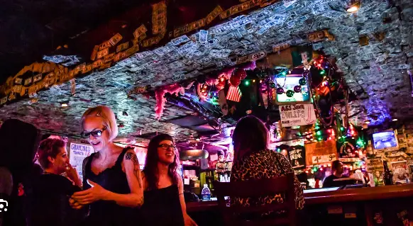 Best Dive Bars in Champaign: Where to Find Cheap Drinks and Good Times