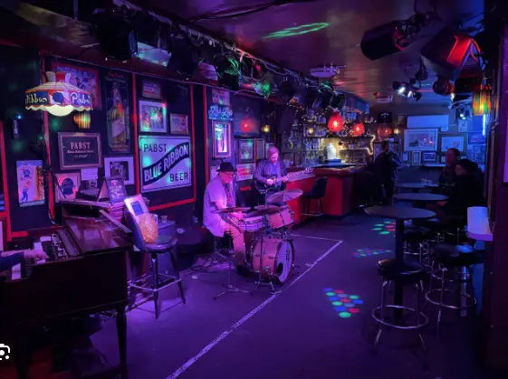 Best Dive Bars in Philadelphia: A Guide to the City’s Top Spots for Cheap Drinks