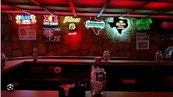 Best Dive Bars in Scranton: A Local’s Guide to Cheap Drinks and Good Times